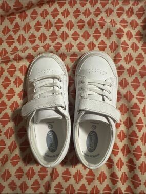Kids White Casual Sneakers with Hook-and-Loop Strap (Footmates Reese) size 12